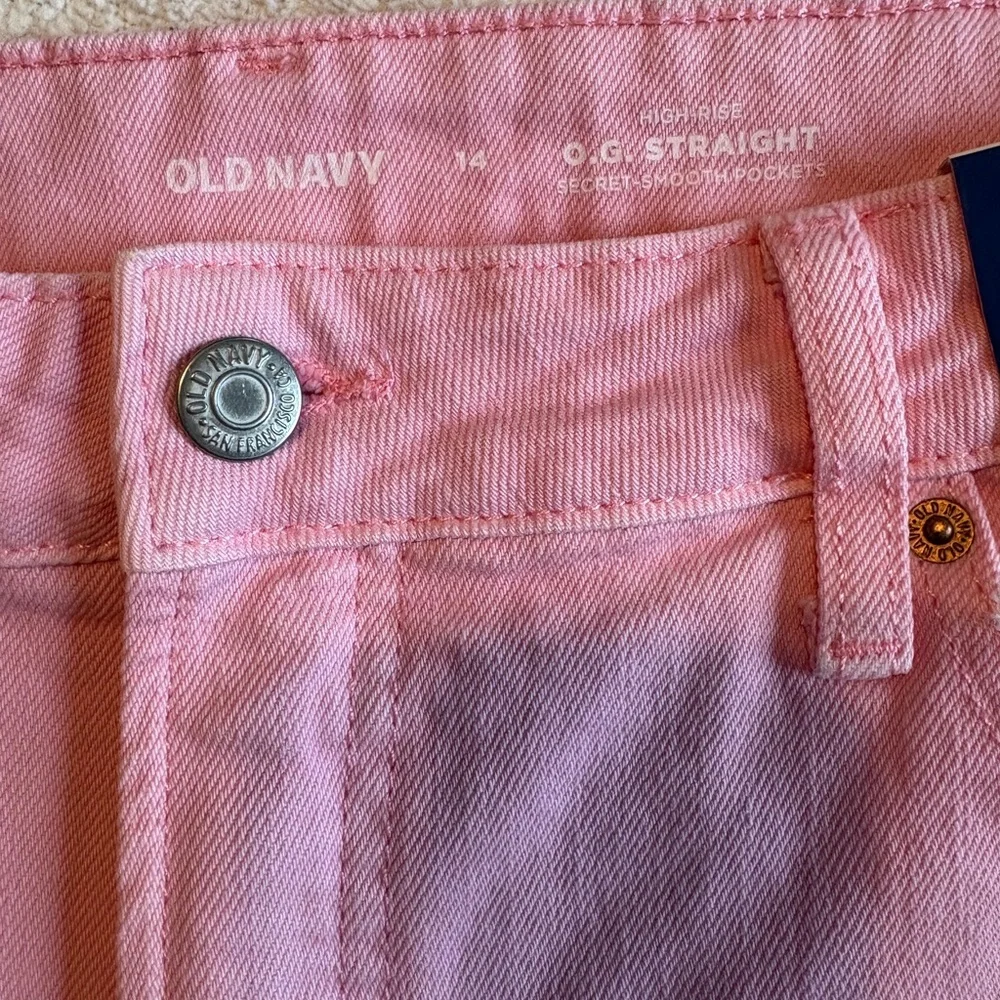 Old Navy NWT Women's Light Pink Jean Shorts, Size 14 - Picture 3 of 6